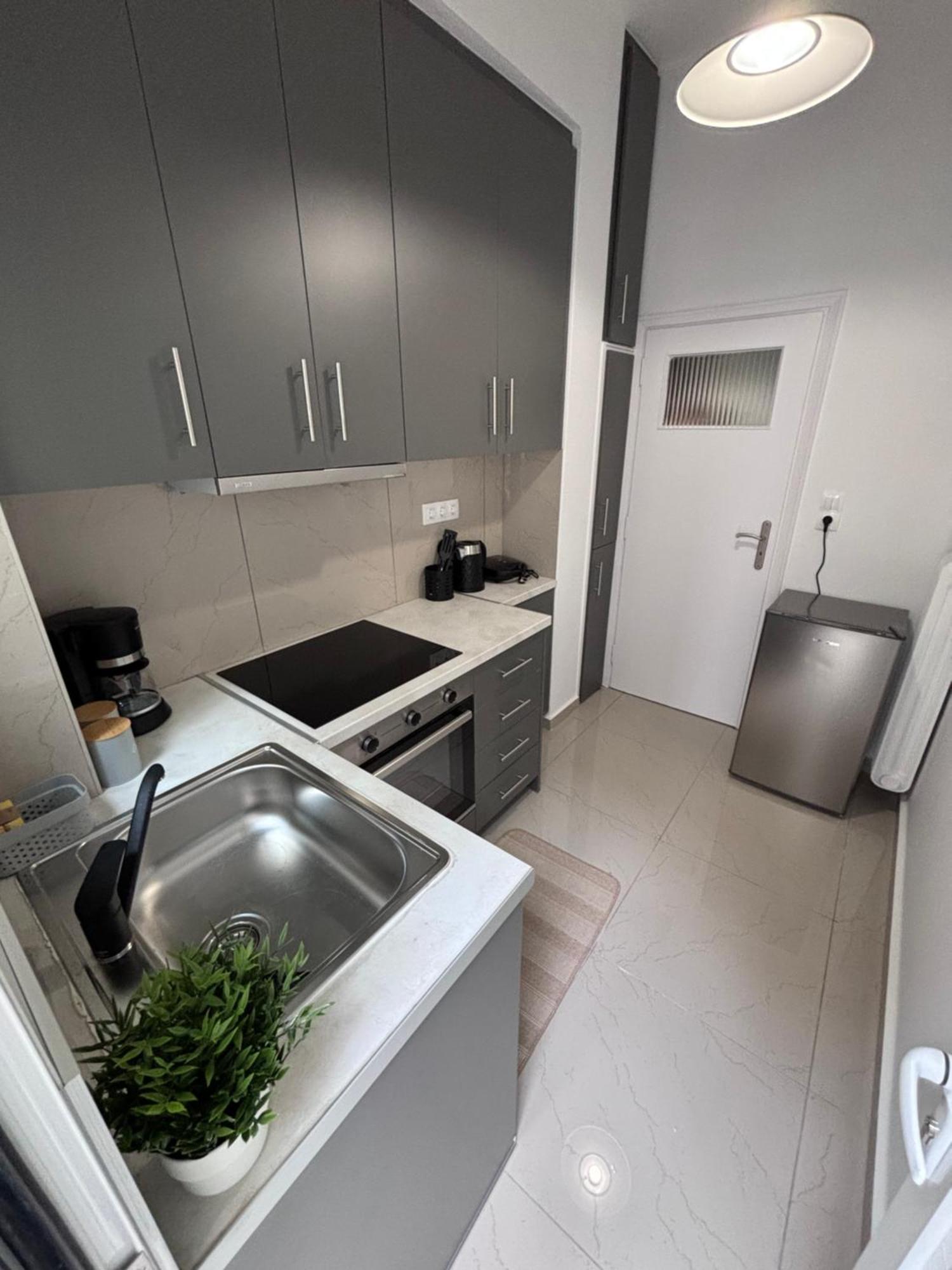 Cozy Apartment In The Heart Of Atene Esterno foto