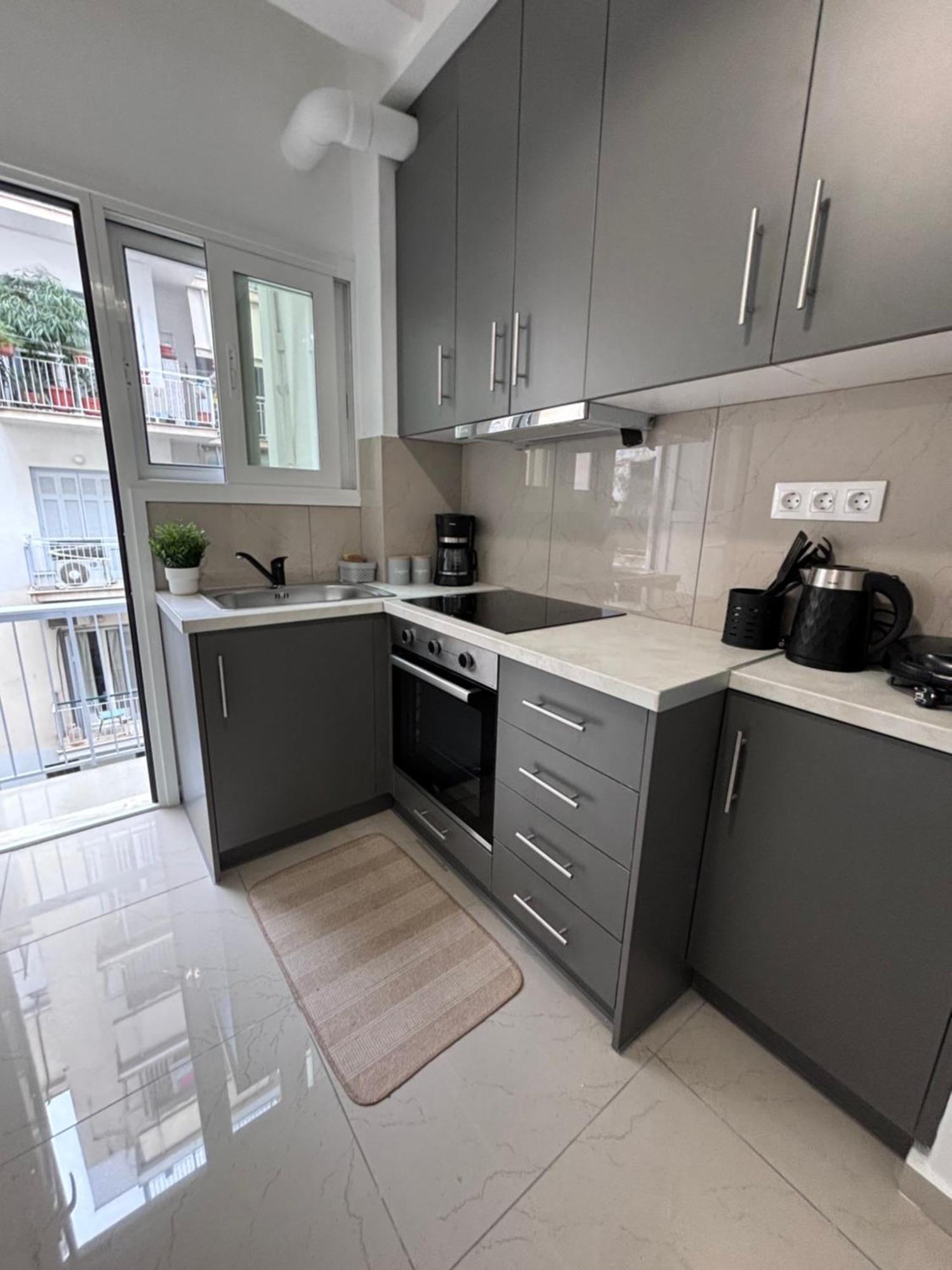 Cozy Apartment In The Heart Of Atene Esterno foto